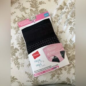 HANES | *NWT* period panties